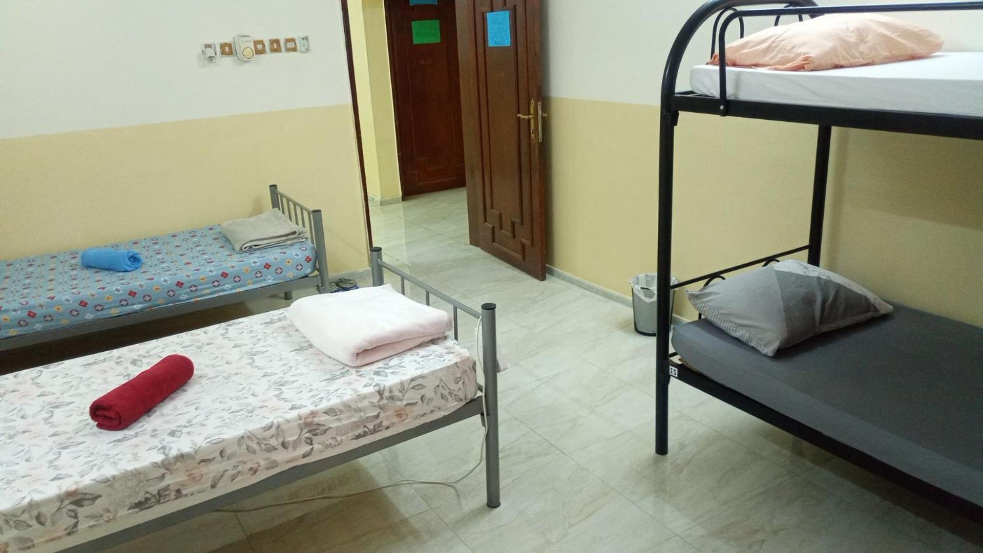 Salem House Hostel Низва Екстериор снимка